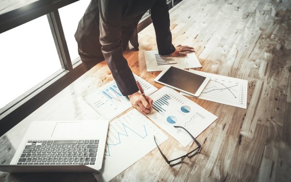 LONDON BROKER RATINGS: Goldman cuts Eutelsat, Stifel cuts Renewi