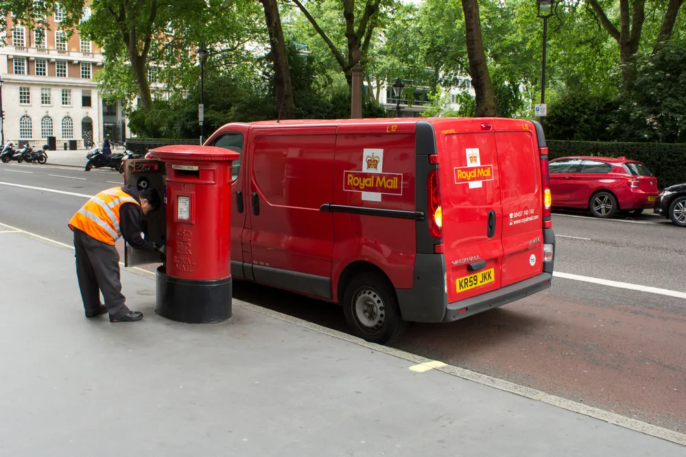 Royal Mail to hire thousands of temporary workers for festive season