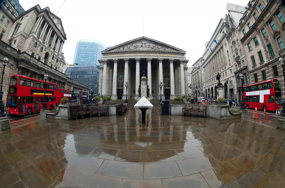 TOP NEWS: Bank of England votes 5-4 to cut bank rate to 5%